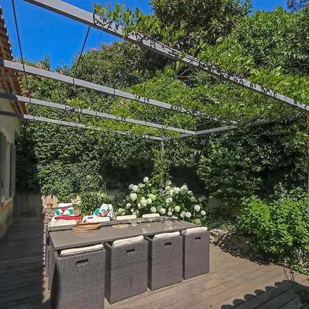Gaby, Votre Oasis De Calme Avec Piscine A 10 Min A Pied Du Centre De St Remy De Pce